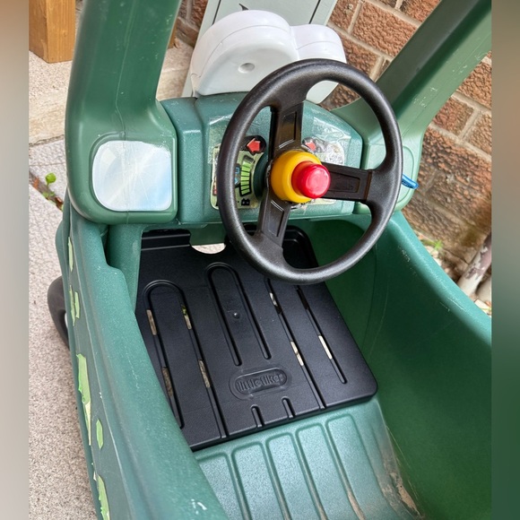 New Replacement Floorboard with screws for Little tikes cars - Picture 3 of 3